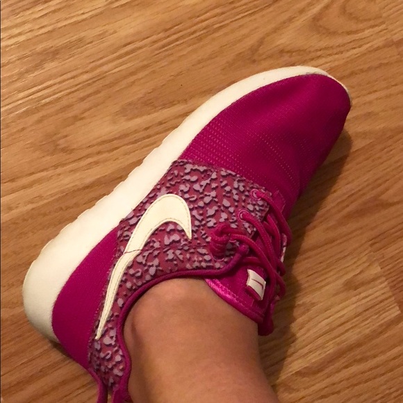 NIKE bright pink roshe with cheetah print! - Picture 4 of 8